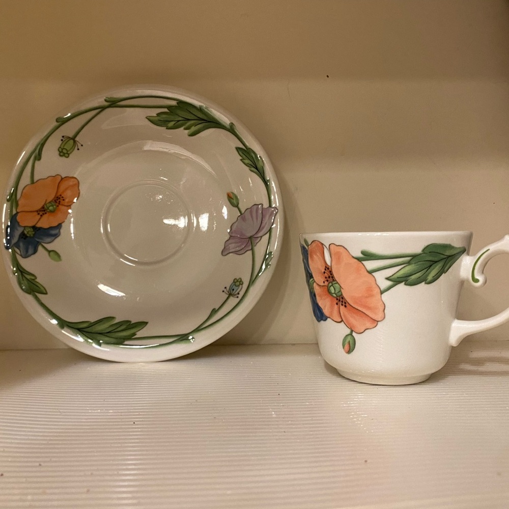 Never used, rare, discontinued, Villeroy & Boch Amapola  4 Cups & 4 Saucers